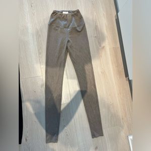 Aritzia Wilfred Free Taupe Daria Pant Leggings size XS Brand New